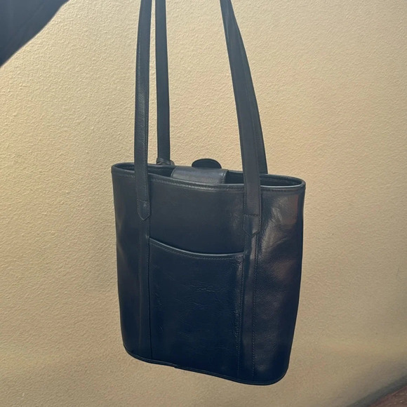 Brighton vtg navy blue leather with gold hardware large bucket back - Picture 10 of 15